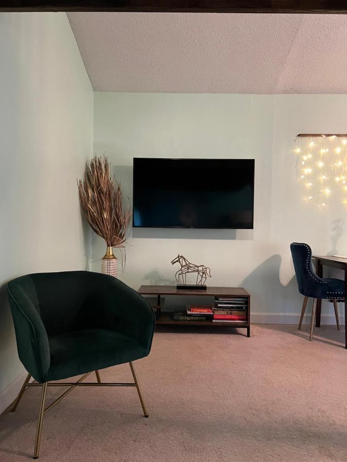 Cozy Loft With Parking And Private Patio W/ Grill Apartment Wilmington Exterior photo